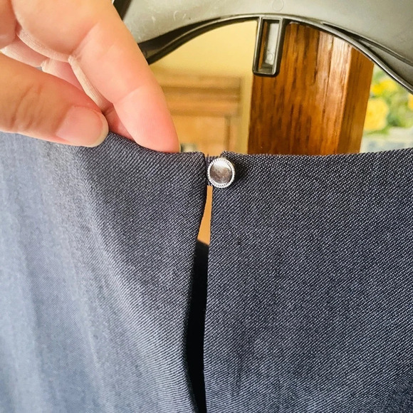 Banana Republic women’s sleeveless ruffle chambray blouse 95% wool SZ 0 blue - Picture 7 of 10